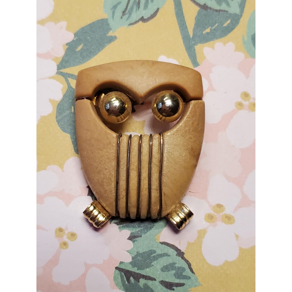 Vintage Lucite Owl Brooch – 1960s Wood Tone MCM Figural Pin